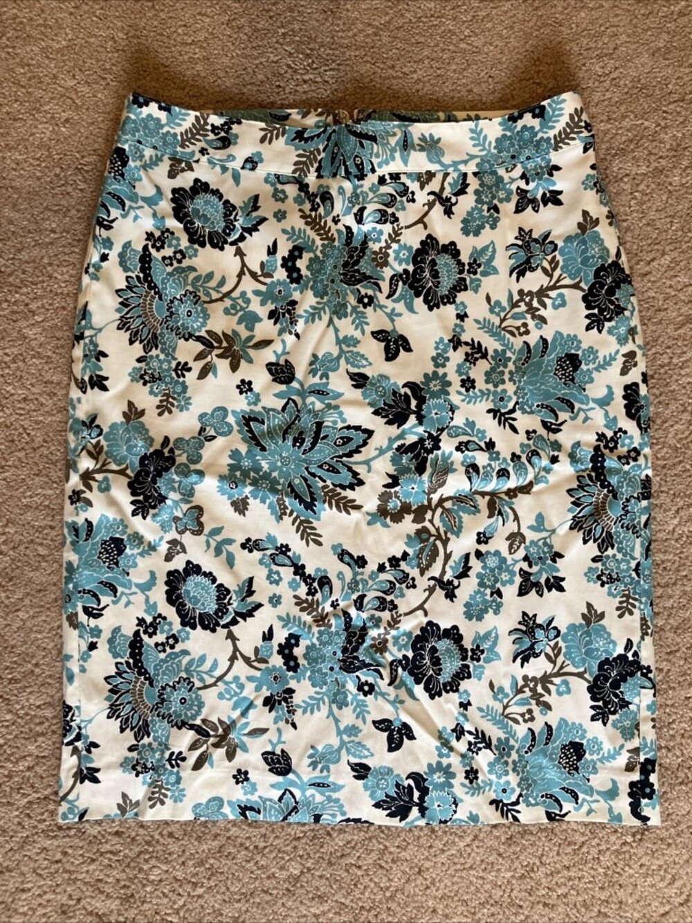 EUC Van Heusen Studio Skirt Floral Blue White Size 4